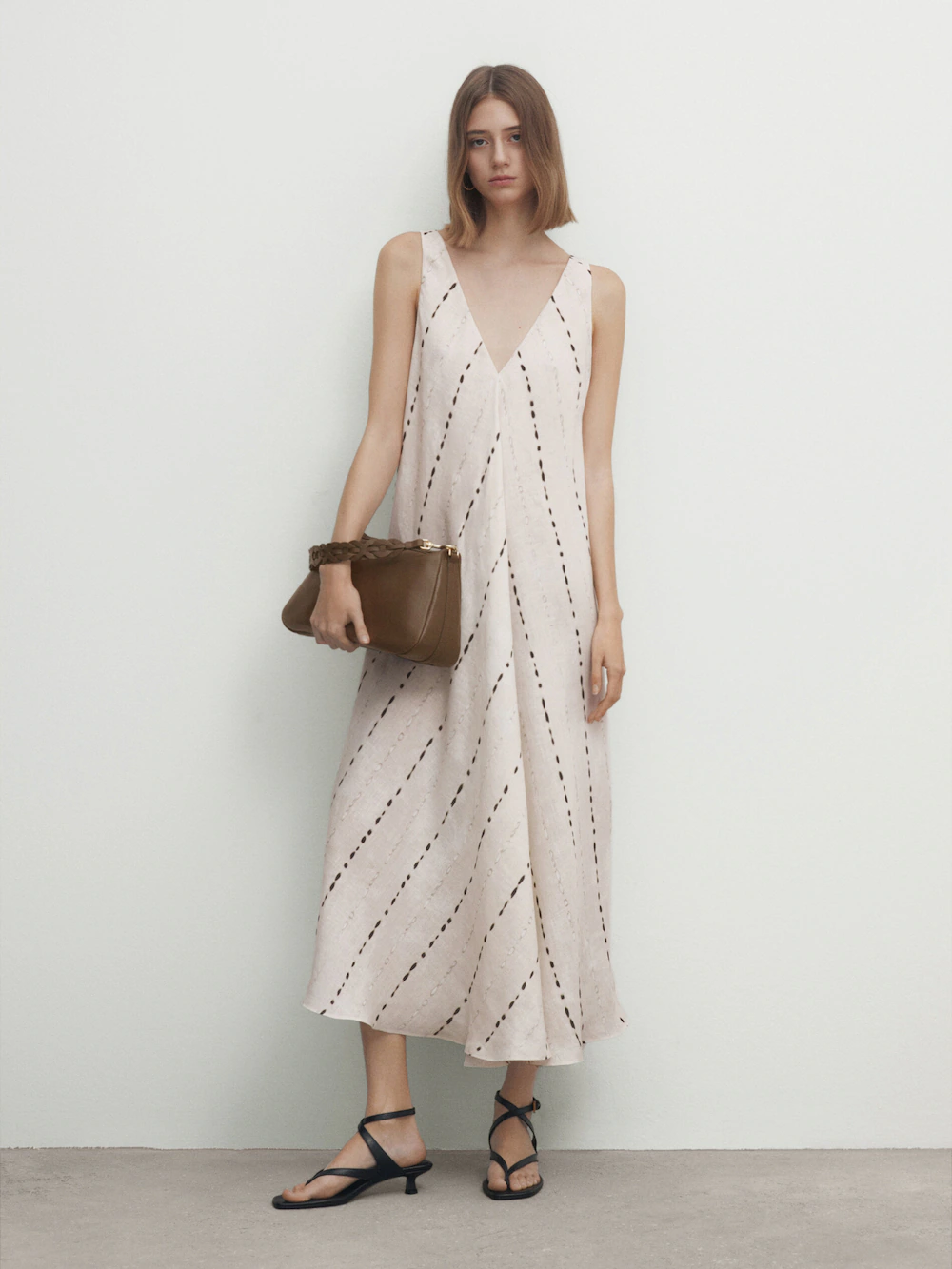 

Платье миди из льна с принтом в горошек Massimo Dutti, белый