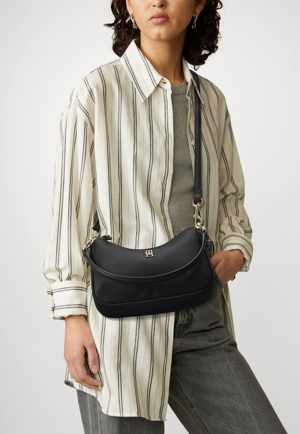 

Сумка Tommy Hilfiger, черный