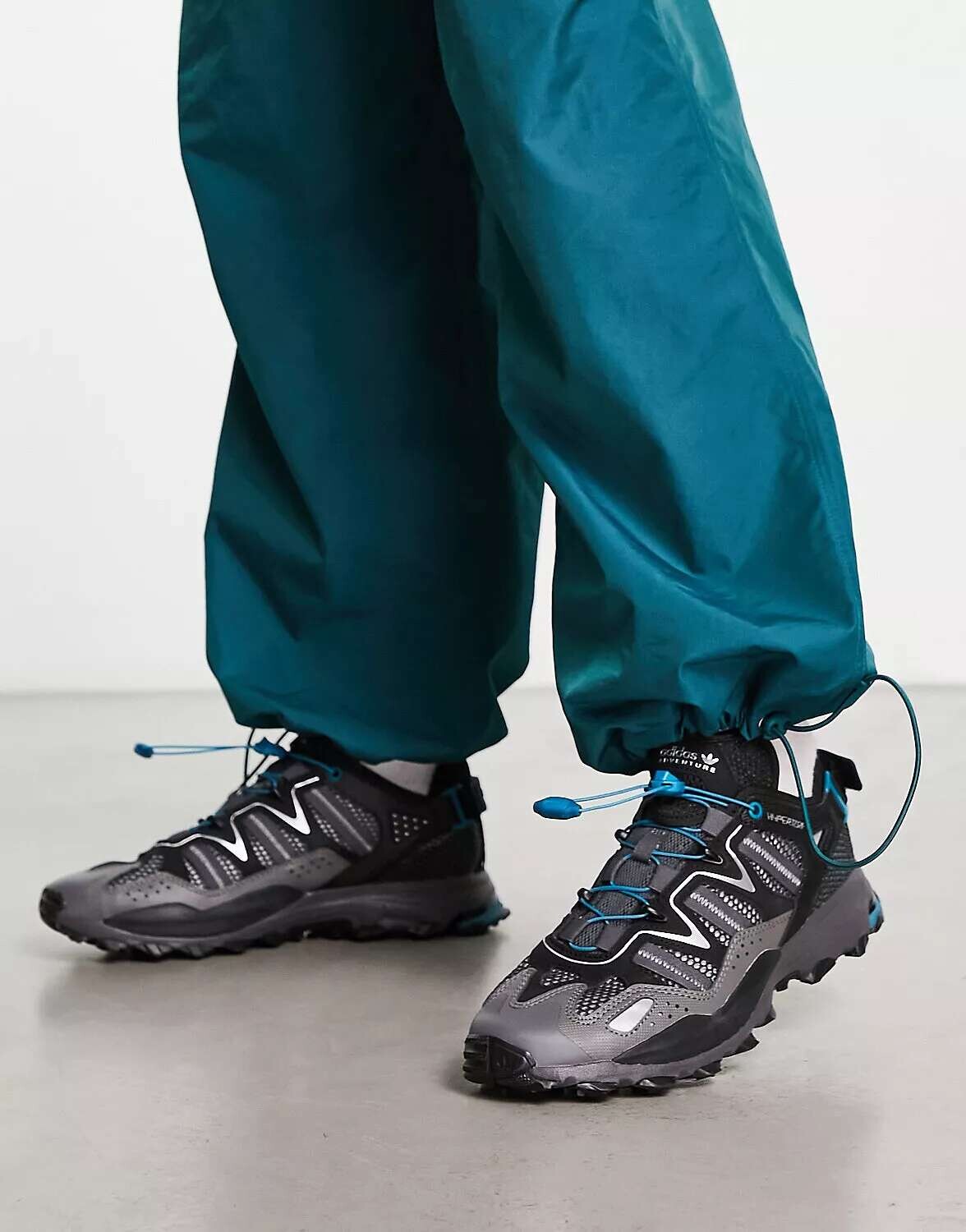 

Черные и серые кроссовки adidas Originals Hyperturf NS, Черный