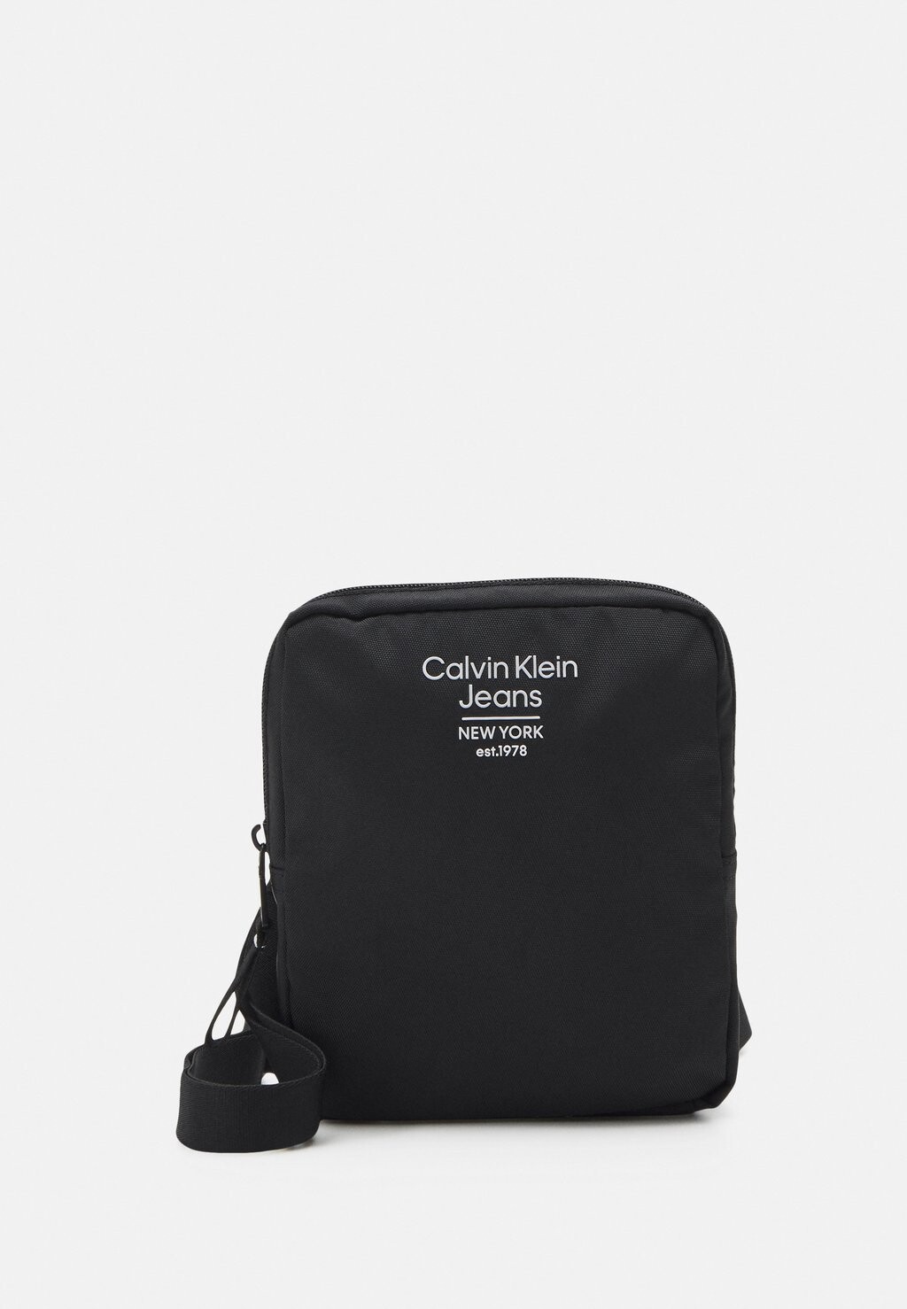 

Сумка через плечо Calvin Klein Jeans, черный