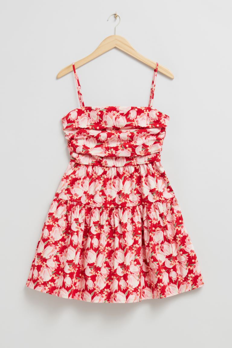 цена Платье Babydoll со складками и другими историями H&M, красный