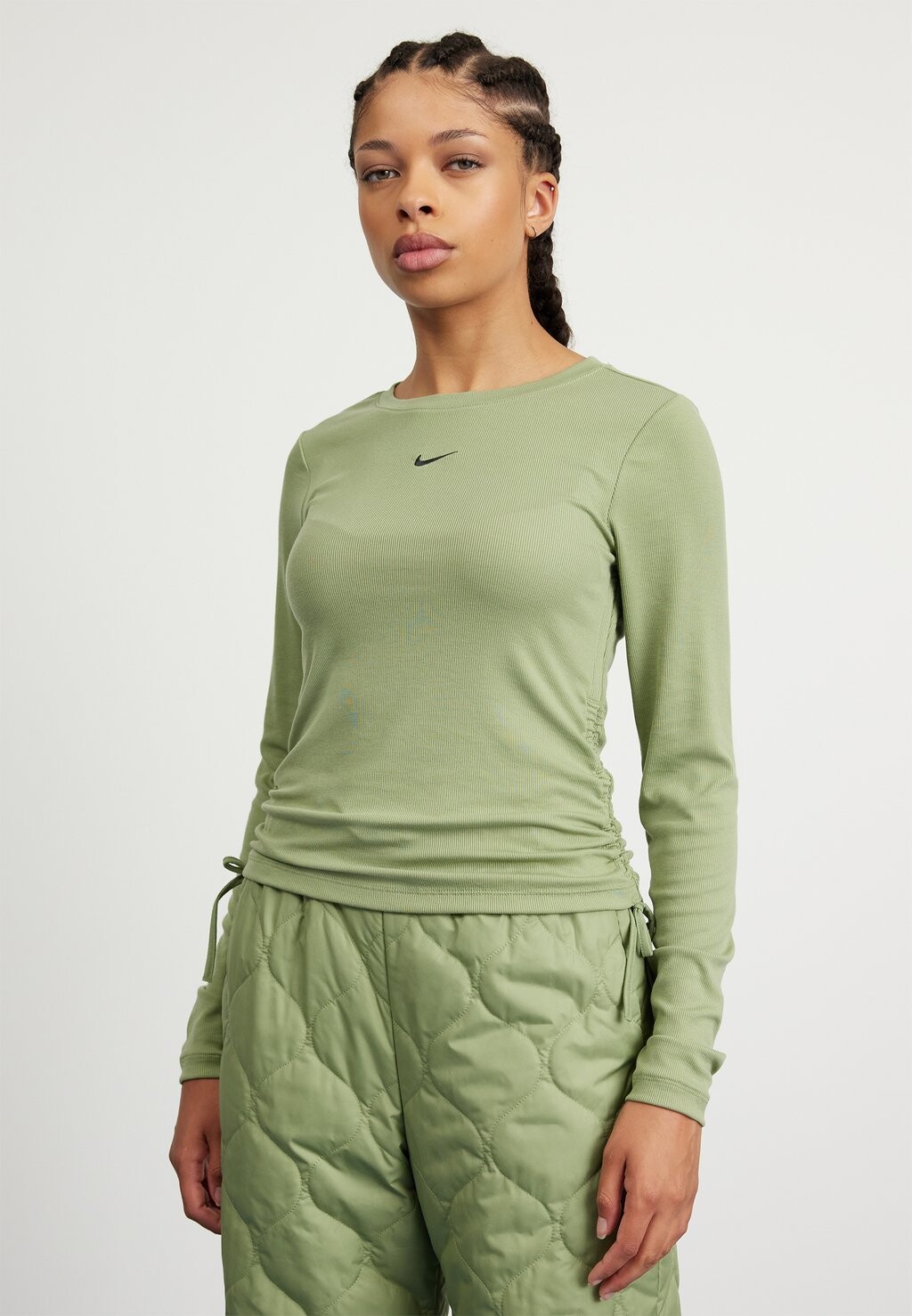 

Топ с длинными рукавами Nike ESSNTL, цвет oil green/black