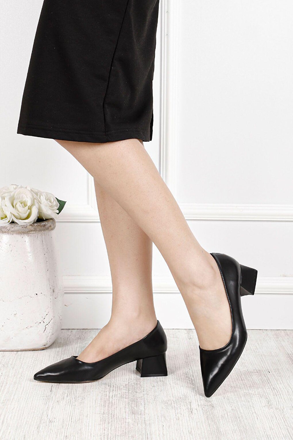 цена Женские туфли на высоком каблуке с острым носком и толстым каблуком 32015 GÖNDERİ(R), черный