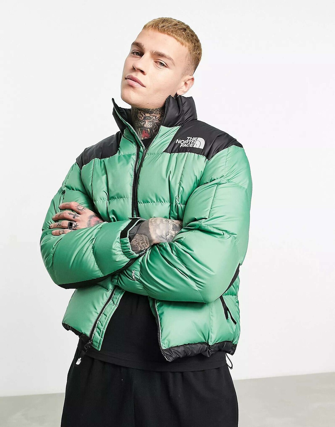 

Зелено-черный пуховик The North Face Lhotse