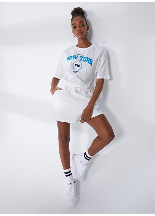 

Белоснежная женская футболка с круглым вырезом и принтом Aeropostale
