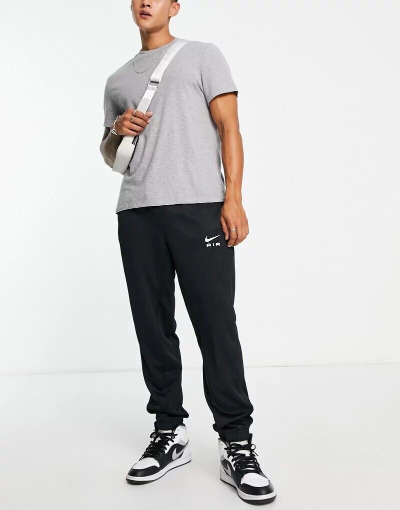 

Черные свободные джоггеры Nike Air