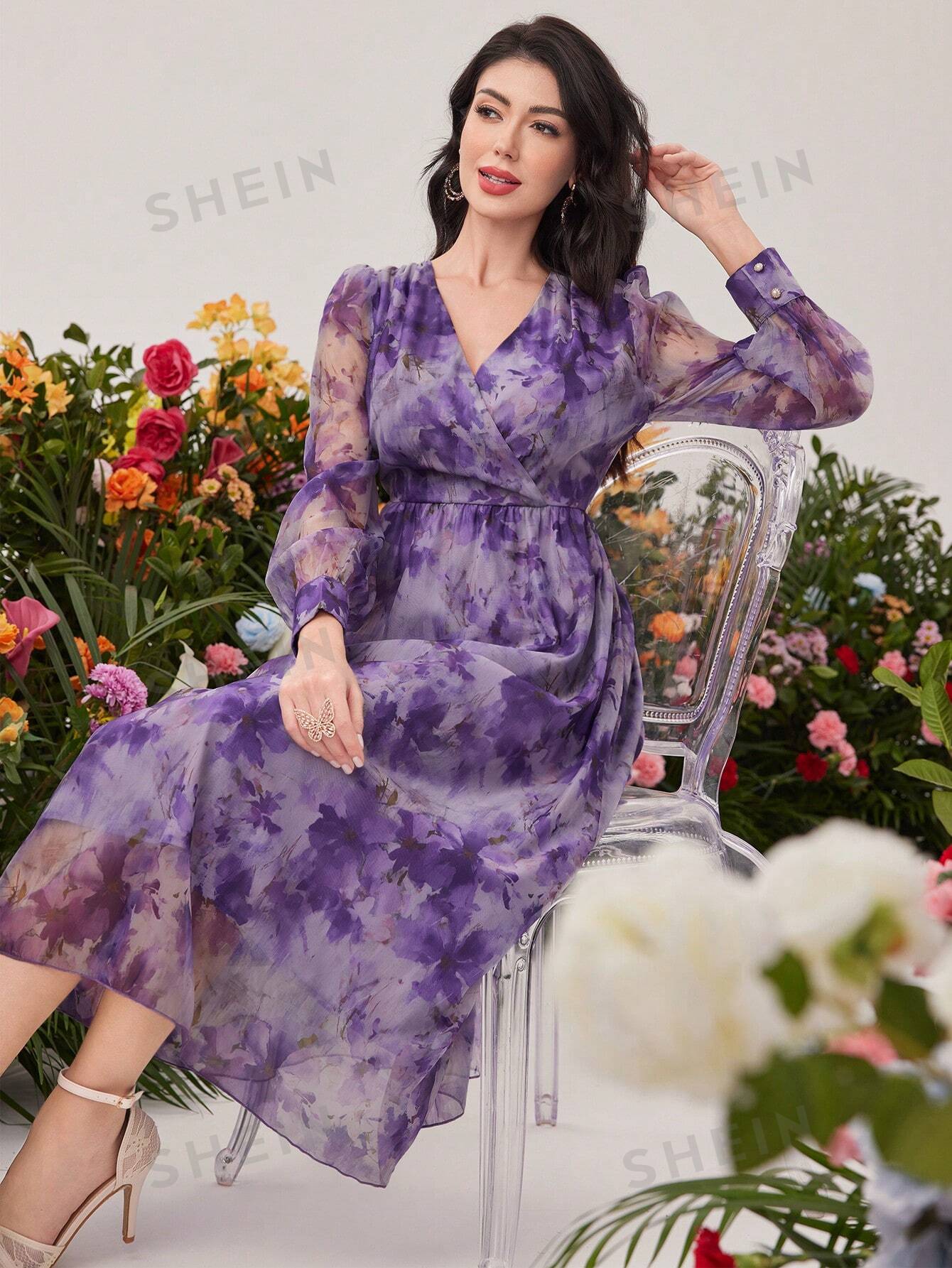 цена SHEIN Модельное платье с v-образным вырезом и расклешенным воротником с цветочным принтом, многоцветный