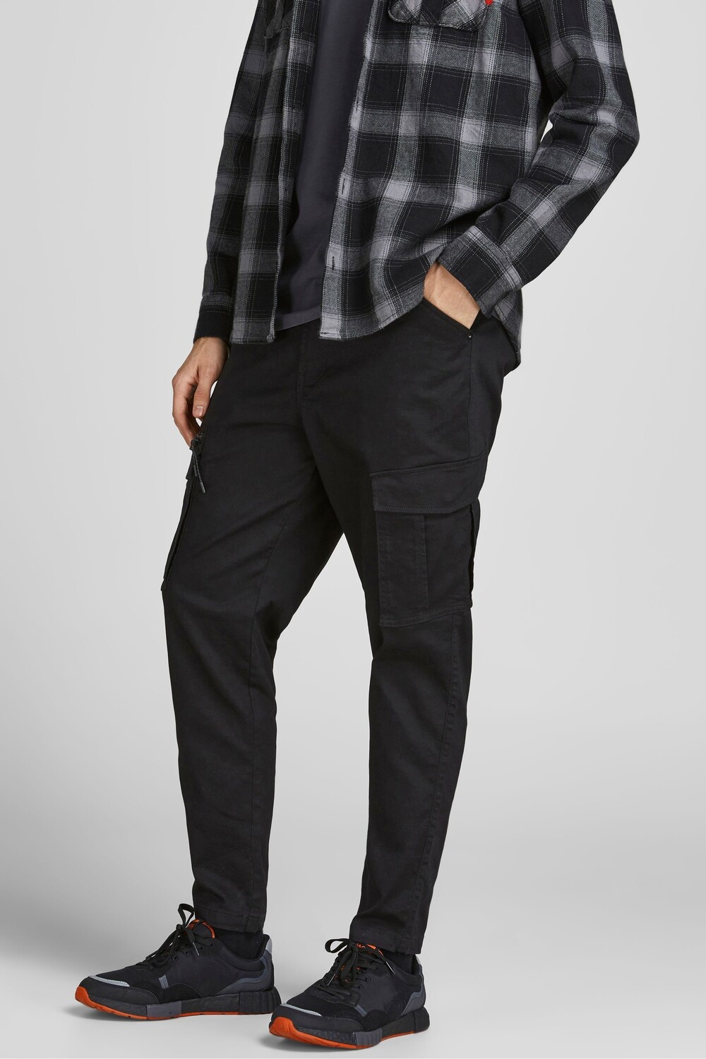 

Зауженные брюки-карго JACK & JONES, черный