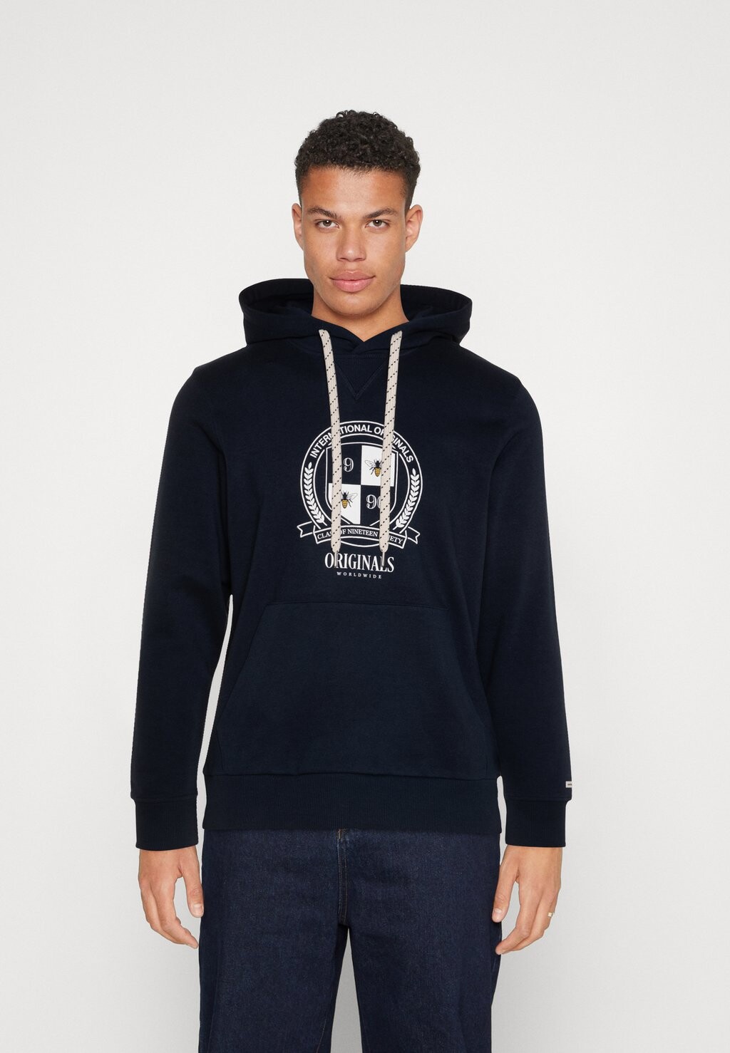

Толстовка с капюшоном JORNEUKOLLN CREST HOOD Jack & Jones, темно-синий пиджак