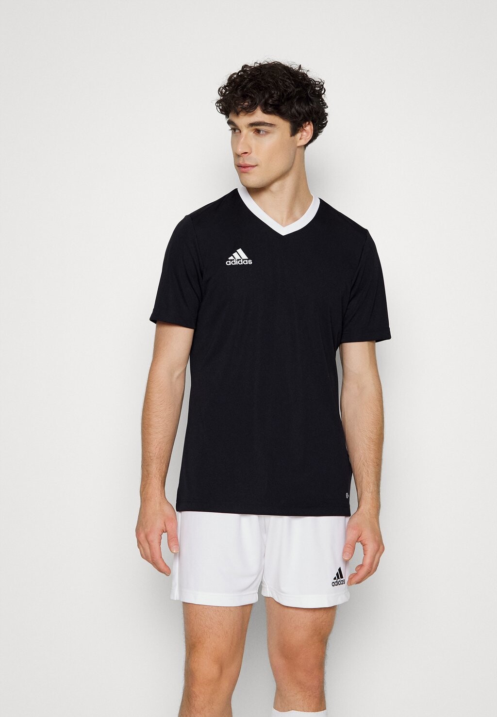 

Футболка Adidas