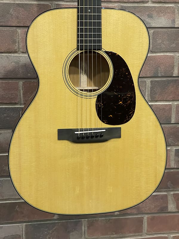 цена Акустическая гитара Martin 000-18 2023