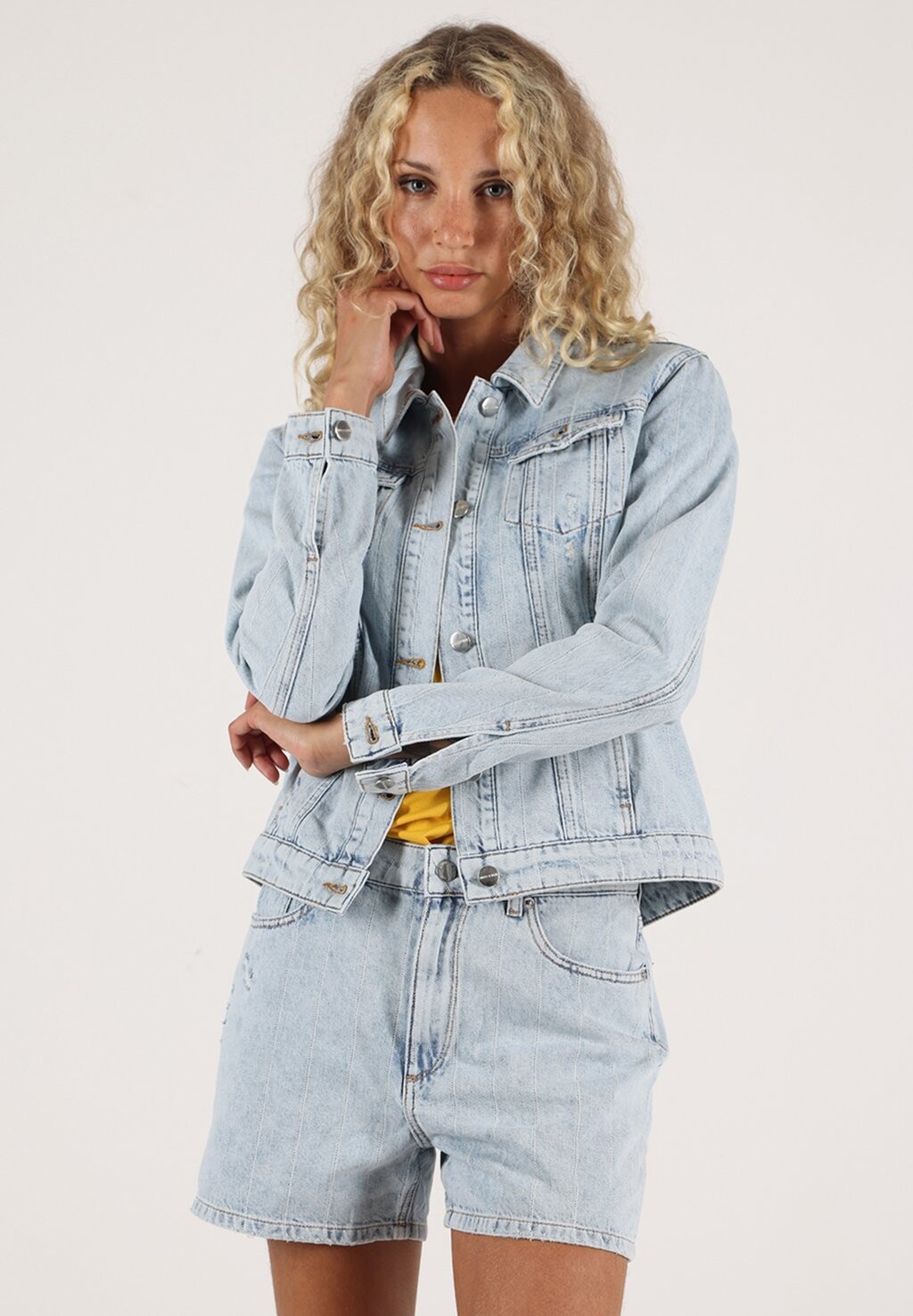 

Джинсовая куртка Miracle of Denim