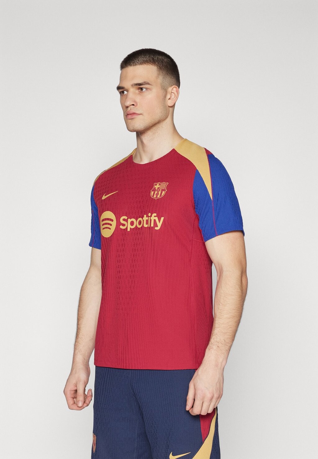 

Спортивная футболка FC BARCELONA STRIKE ELITE TOP Nike, цвет noble red/deep royal blue/club gold