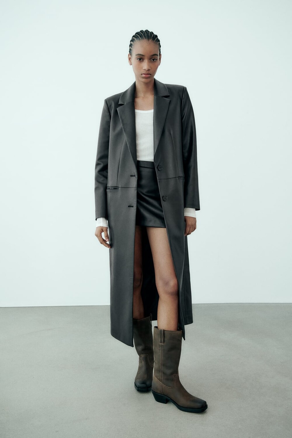 

Пальто с эффектом кожи ZARA, черный