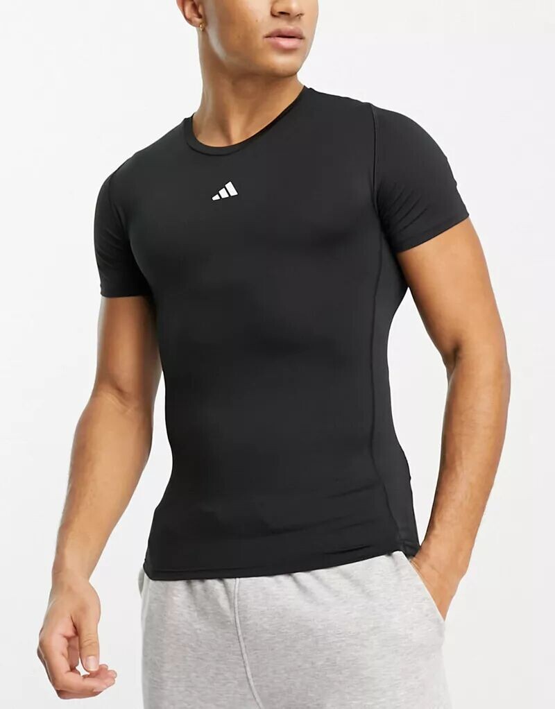 

Черная футболка adidas Training Techfit adidas performance