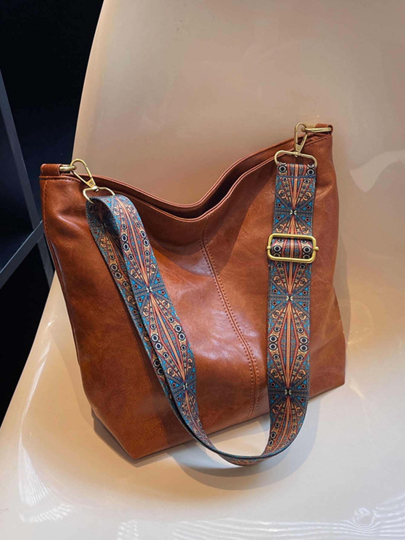 Минималистичная сумка-хобо, коричневый
