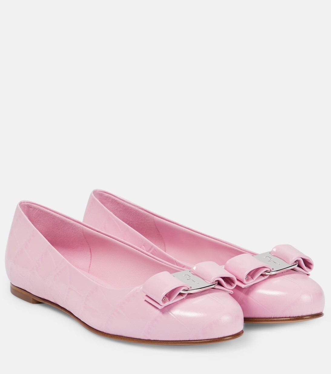 

Балетки Vara Bow из кожи с эффектом крокодила Ferragamo, розовый