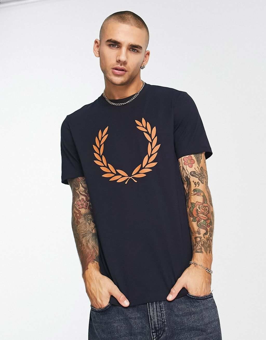 

Темно-синяя футболка с изображением лаврового венка Fred Perry, Синий