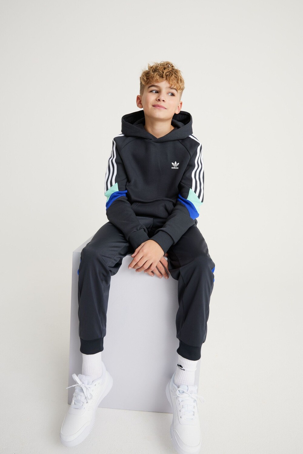 

Серый худи для подростков adidas Originals Rekive adidas originals, серый