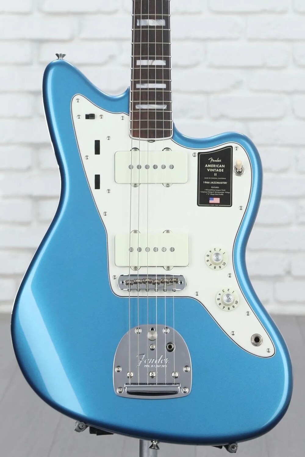 

Электрогитара Fender American Vintage II 1966 Jazzmaster - синий Лейк-Плэсид