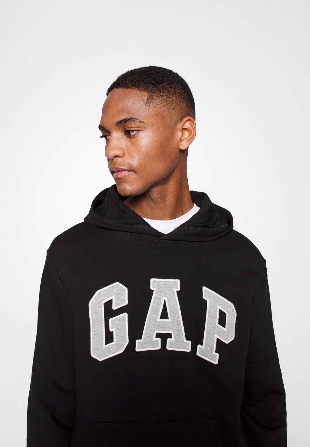 

Толстовка с капюшоном GAP, черный