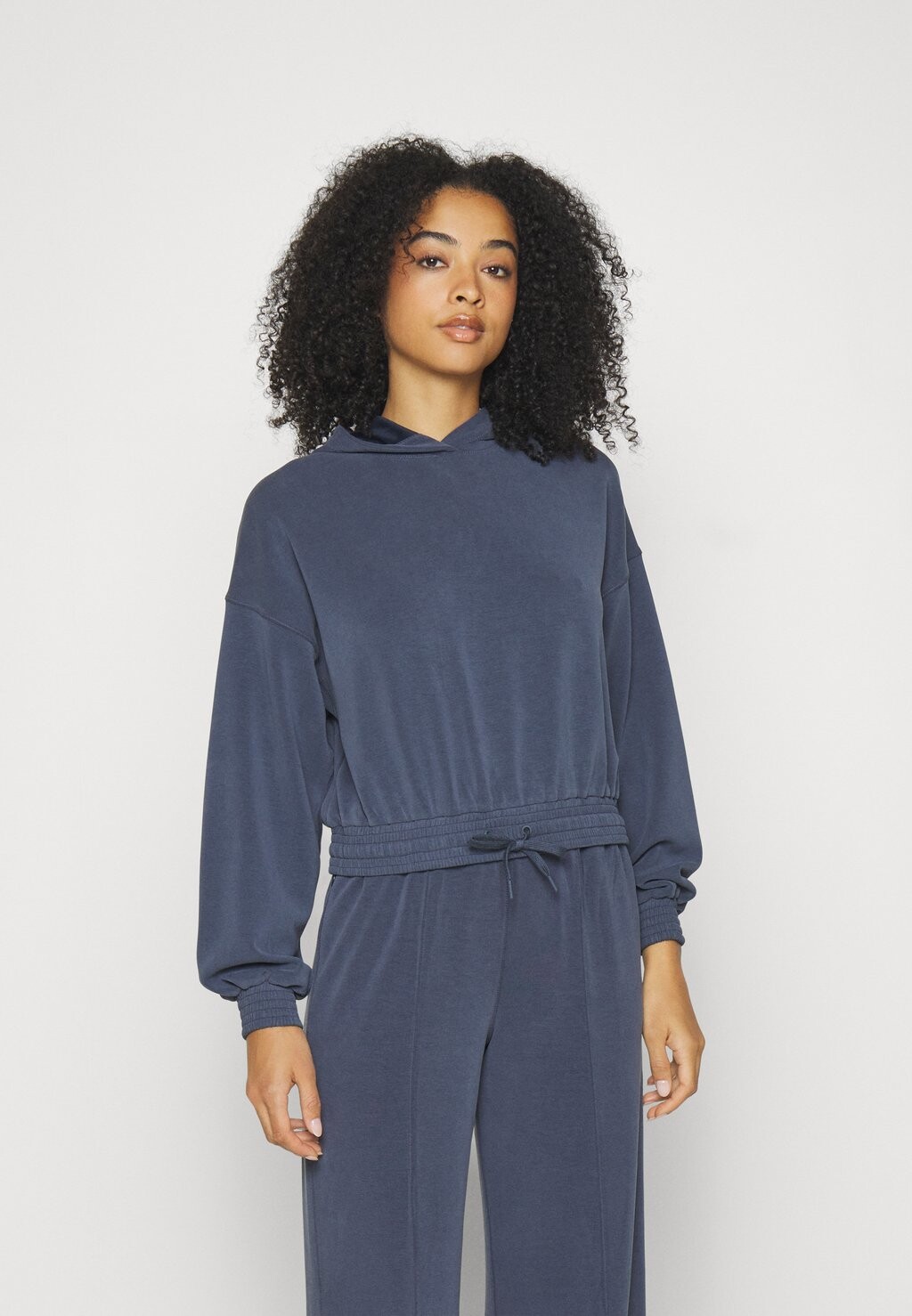 

Толстовка SUMMER SAND WASH CROP Y Sweaty Betty, военно-морской