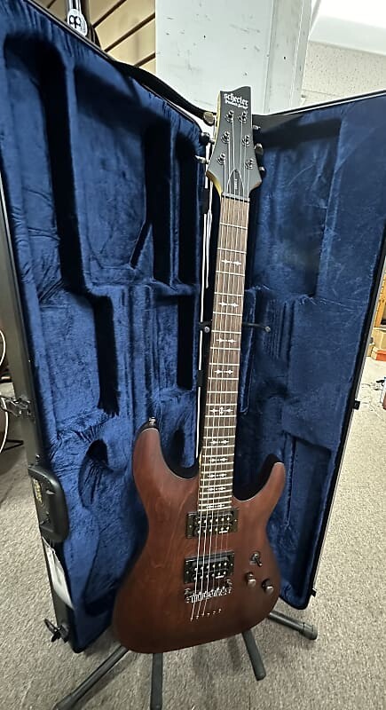 

Электрогитара Schecter Omen-6 2018 AMAZING GUITAR! INCLUDES HARDSHELL CASE!!! BRAND NEW CONDITION!