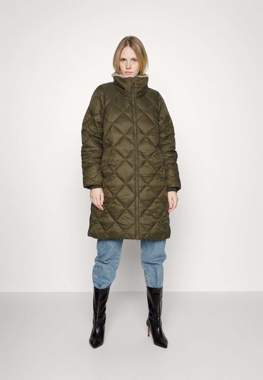 

Зимнее пальто Barbour