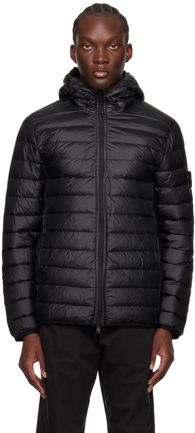 

Черный пуховик с нашивками Stone Island