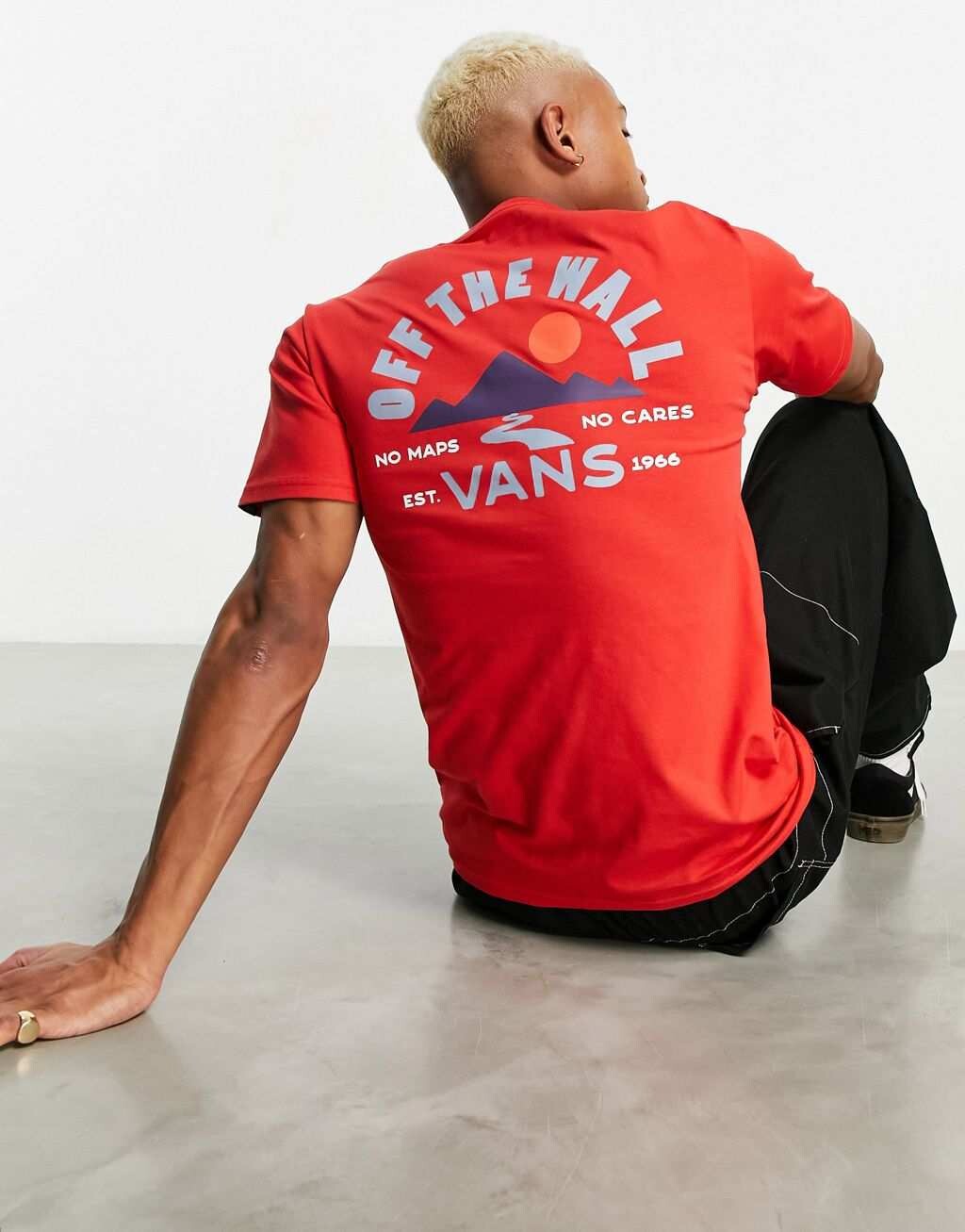 

Красная футболка с принтом на спине Vans Outdoor Club, Красный