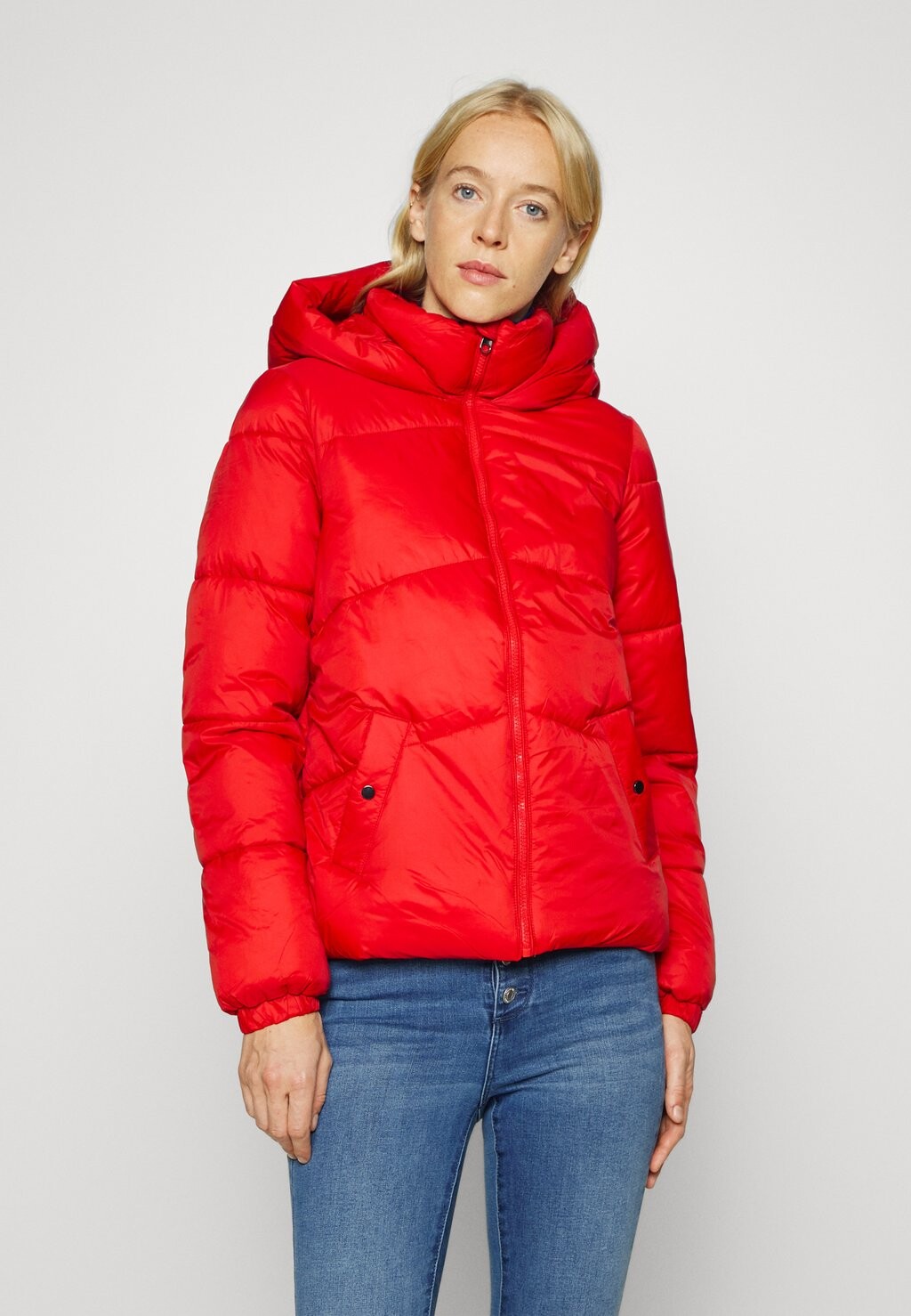 

Зимняя куртка Vero Moda, Красный