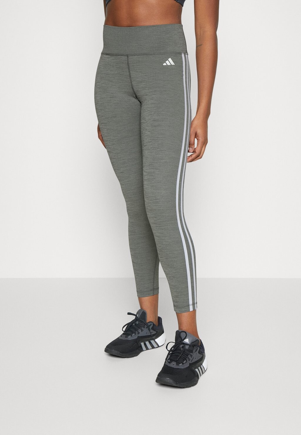 

Тайтсы Adidas, Серый