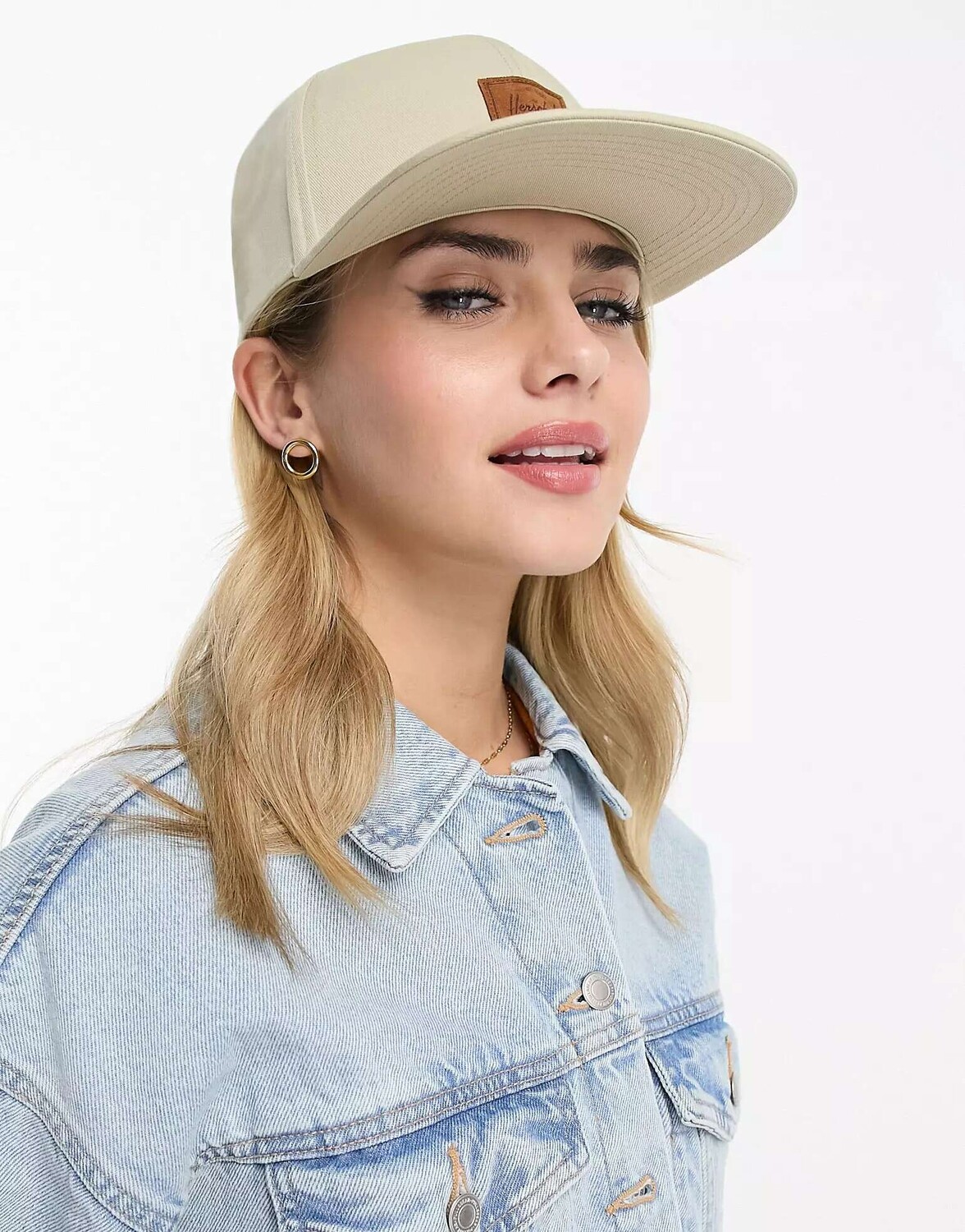 

Светло-бежевая кепка Herschel Co Supply Whaler Herschel Supply Co.