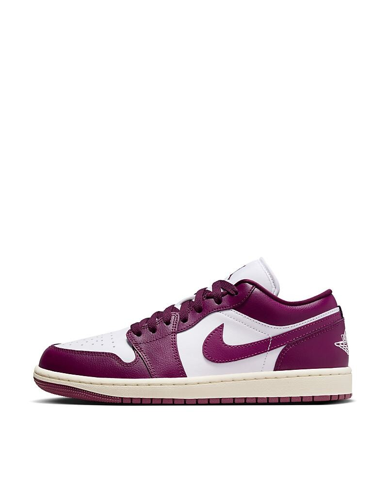 

Бело-бордовые кроссовки Nike Air Jordan 1 Low