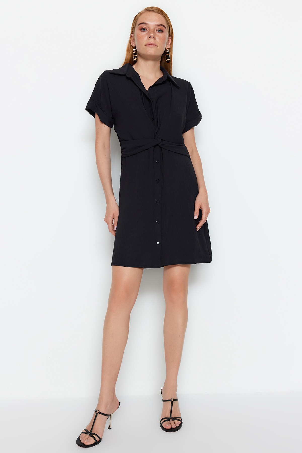 Платье Trendyol с рубашечным воротником и детализированной талией, черный