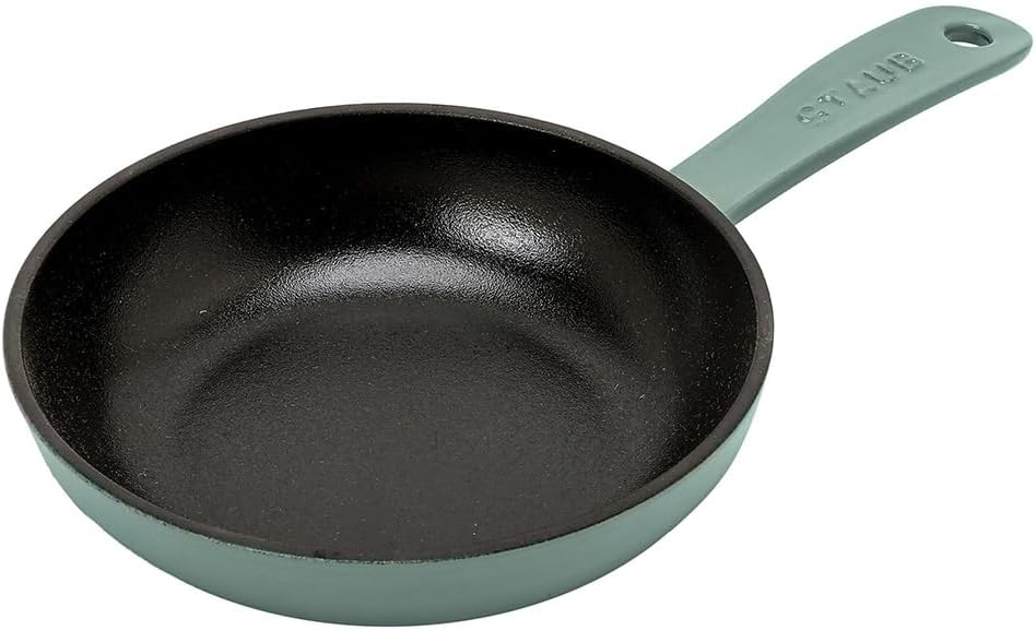 

Staub Skillet Z1027-844 Сковорода с эвкалиптом Сковорода 6,3 дюйма (16 см), эмалированное литье, утюг, совместимость с индукционной индукцией, серийный номер включен