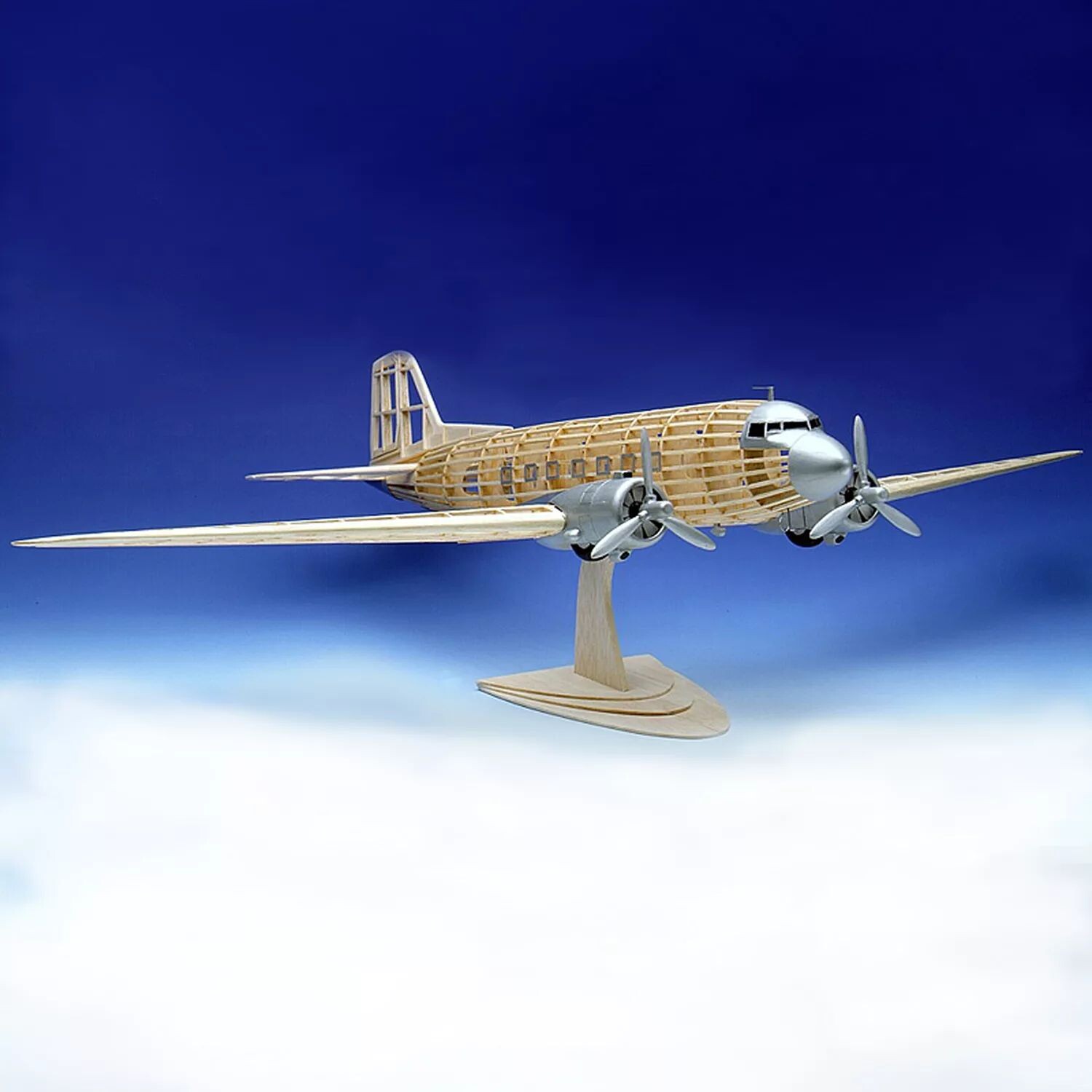 

Набор моделей Дугласа DC-3 от Guillow в масштабе 1:32 Guillow's