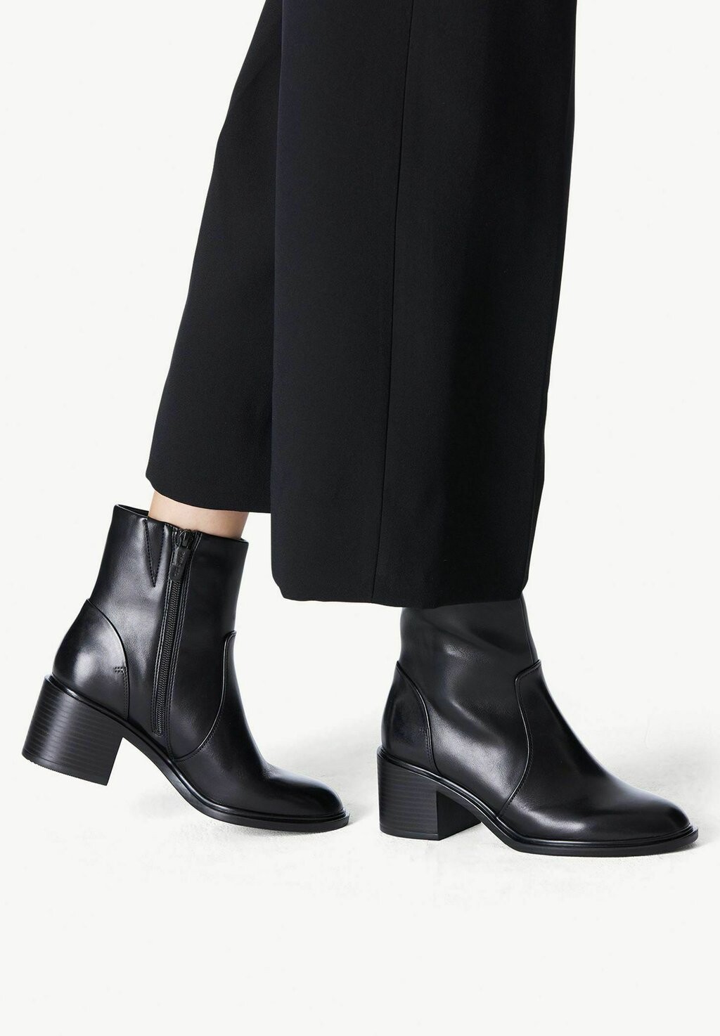 

Ботинки Tamaris, цвет black