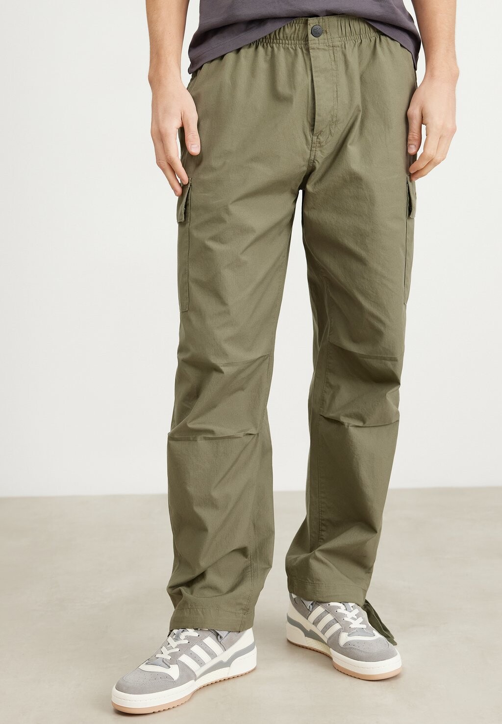 

Брюки карго Essential Regular Pant Calvin Klein Jeans, цвет dusty olive