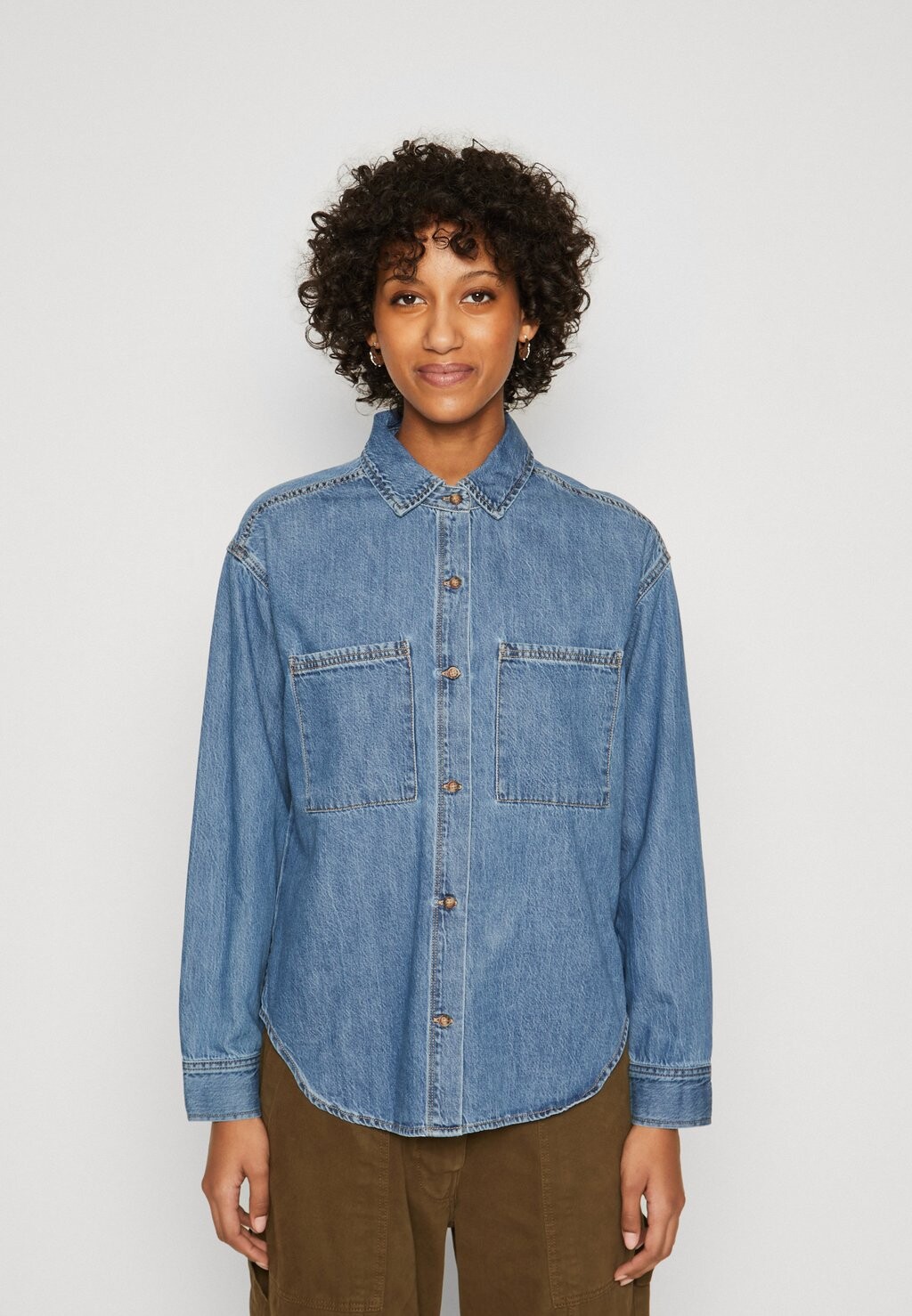 

Блузка-рубашка SHIRT Abercrombie & Fitch, цвет medium wash