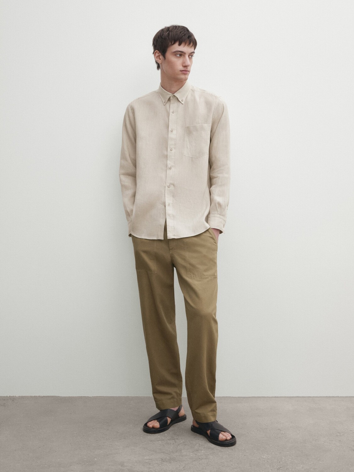 

Рубашка из 100% льна с карманом. Massimo Dutti, бежевый