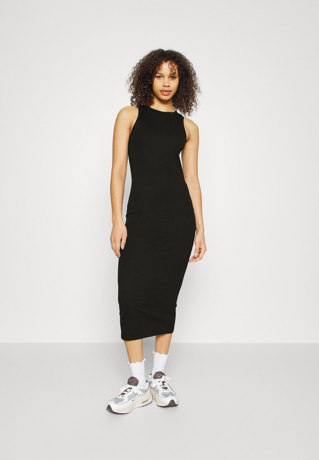 

Платье-футляр Vero Moda, черный