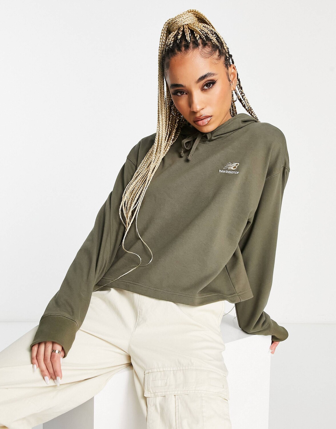 

Укороченная худи унисекс цвета хаки New Balance