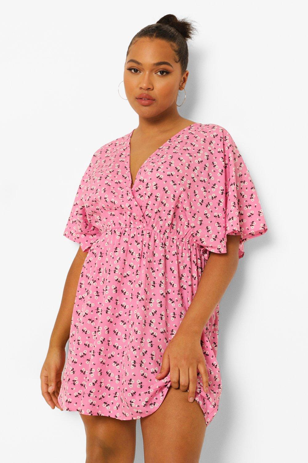 Платье с плиссированной юбкой и запахом в стиле Ditsy с цветочным принтом boohoo, розовый цена и фото