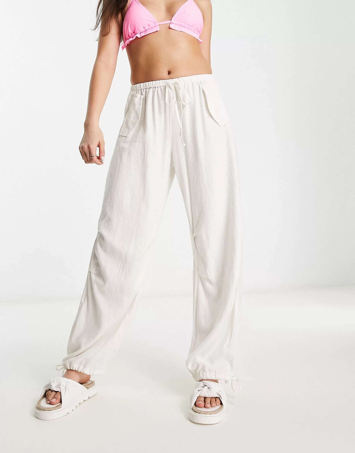 

Белые льняные брюки-парашюты Pull&Bear, Белый