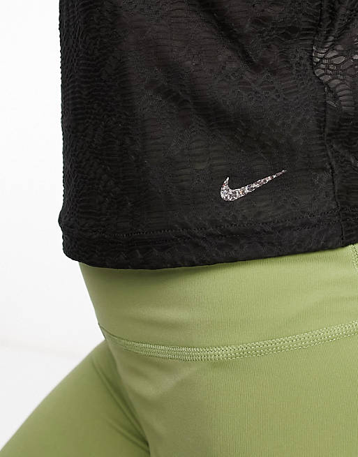 

Черная укороченная майка Nike Yoga Dri-Fit