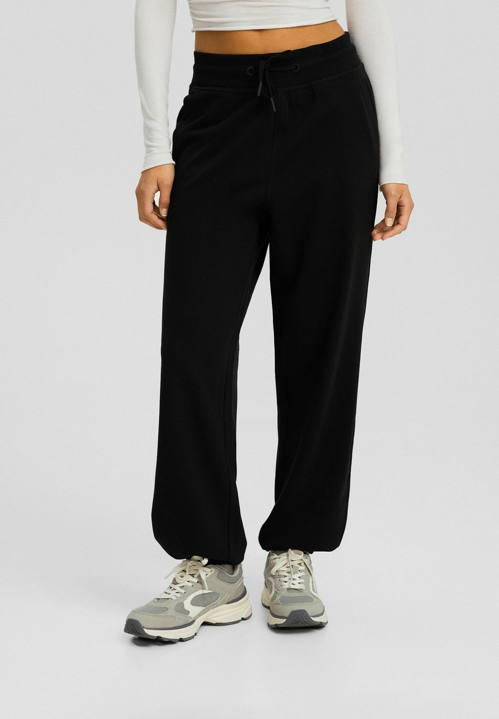 Спортивные брюки Plush-Jogging Bershka, черный