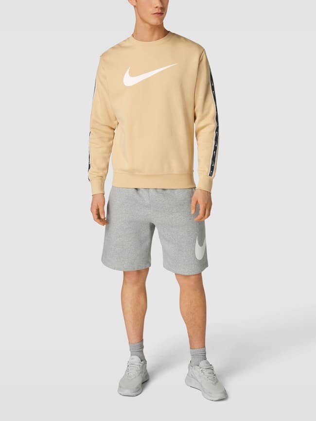 

Модель толстовки с круглым вырезом «REPEAT» Nike, бежевый