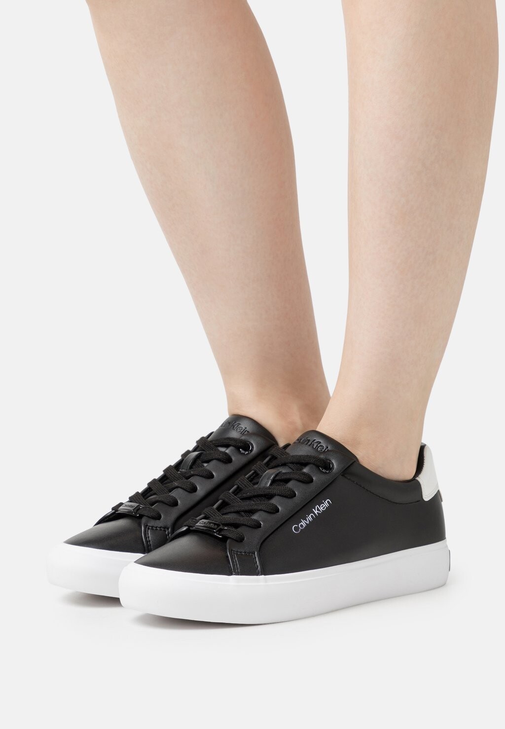 

Низкие кроссовки LACE UP Calvin Klein, черный/белый