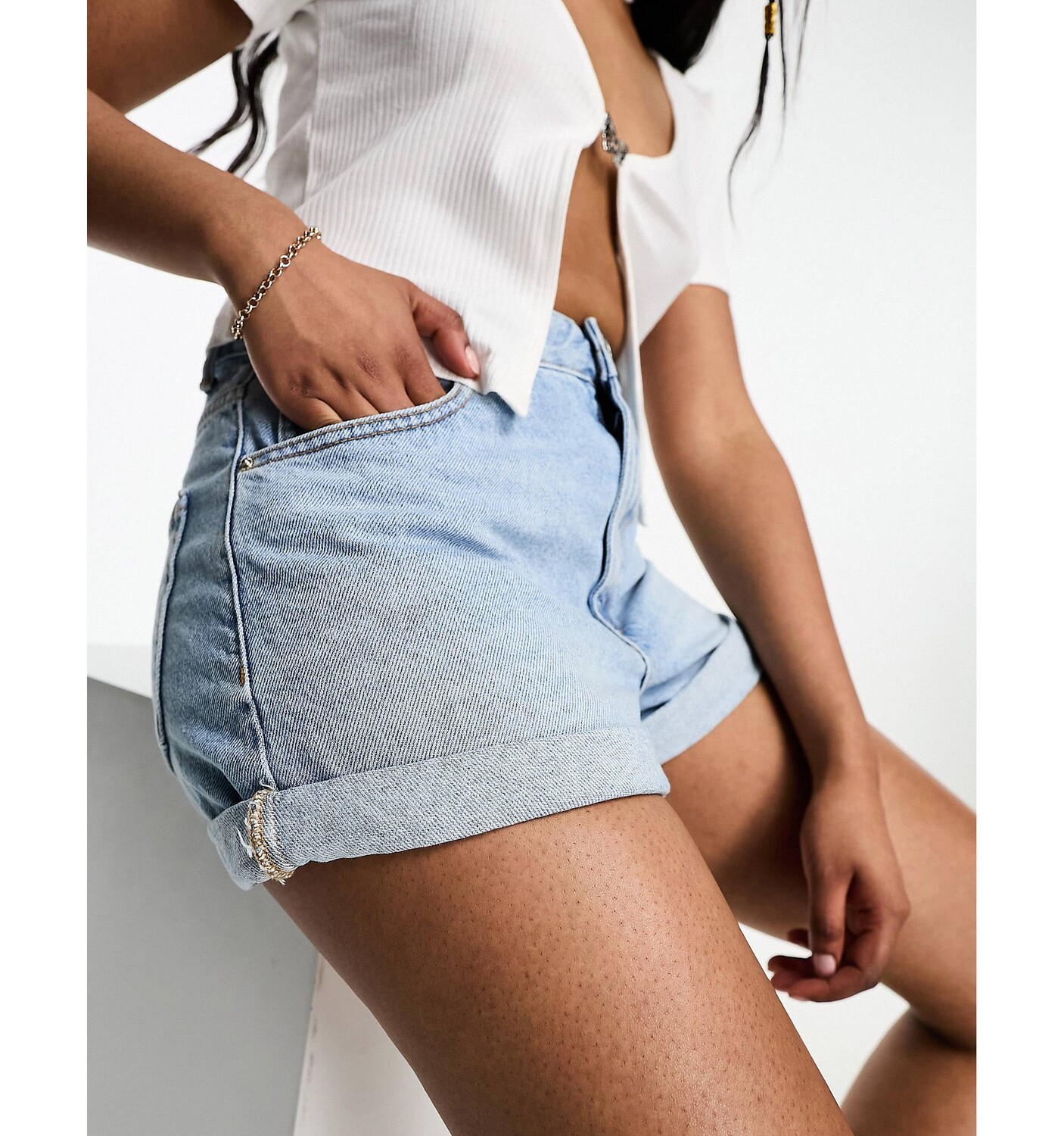 

Голубые джинсовые шорты Mom с завышенной талией Pull&Bear